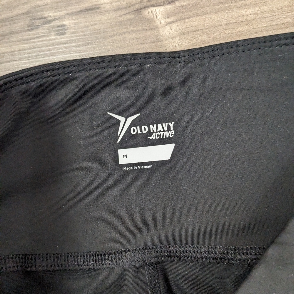 NWT Old Navy Active Black Leggings Medium - Picture 3 of 6